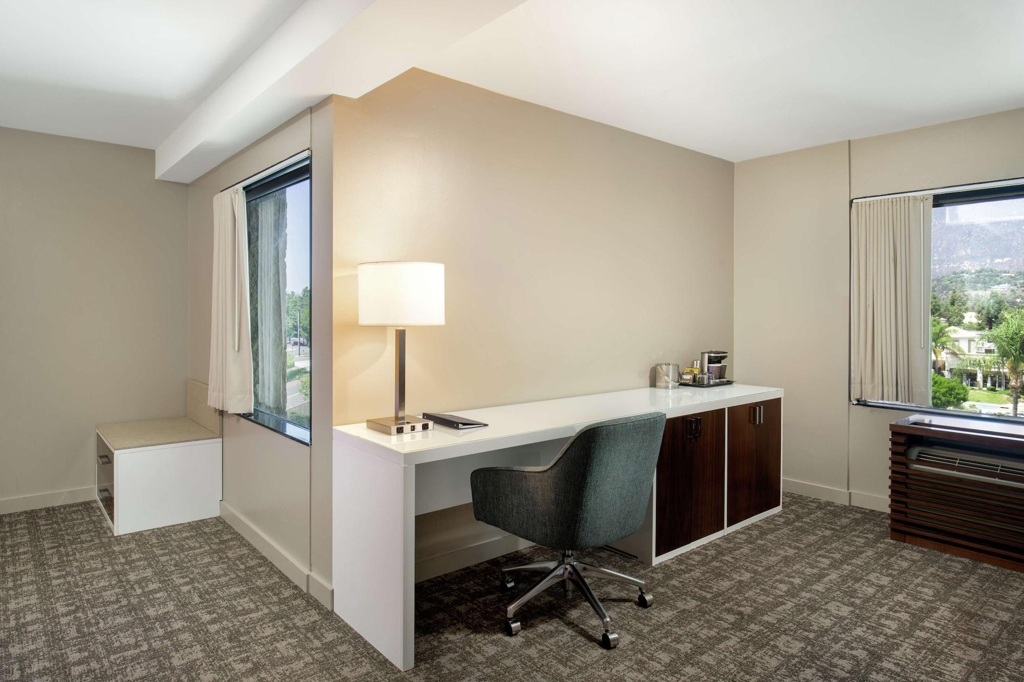 Doubletree By Hilton Monrovia - Pasadena Area Hotel Bagian luar foto
