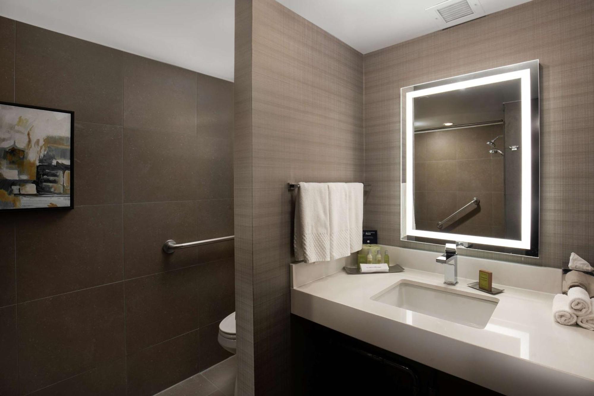 Doubletree By Hilton Monrovia - Pasadena Area Hotel Bagian luar foto